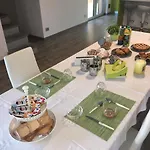 Arcobaleno Frühstückspension Longone al Segrino